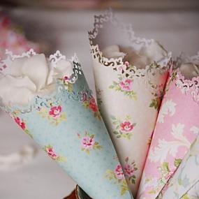 very-quick-diy-paper-cones-for-rose-petals-or-favors