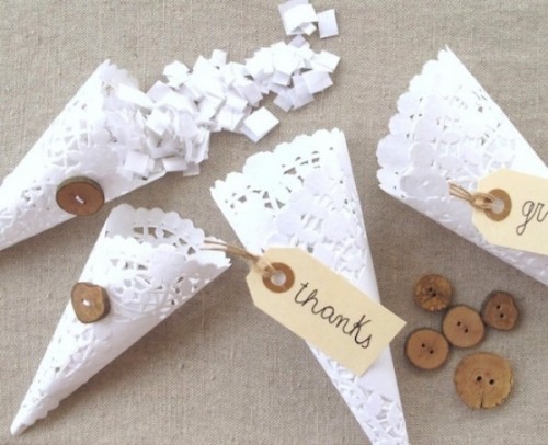 very-quick-diy-paper-cones-for-rose-petals-or-favors