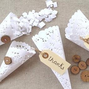 very-quick-diy-paper-cones-for-rose-petals-or-favors