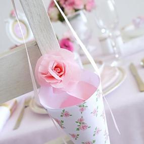 very-quick-diy-paper-cones-for-rose-petals-or-favors