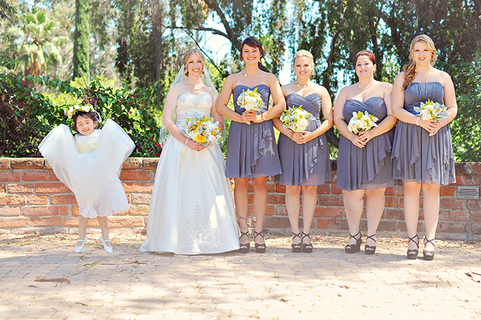 Невеста с подружками в лиловых платьях