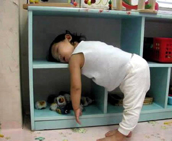 sleeping-babies-funny-pictures-03