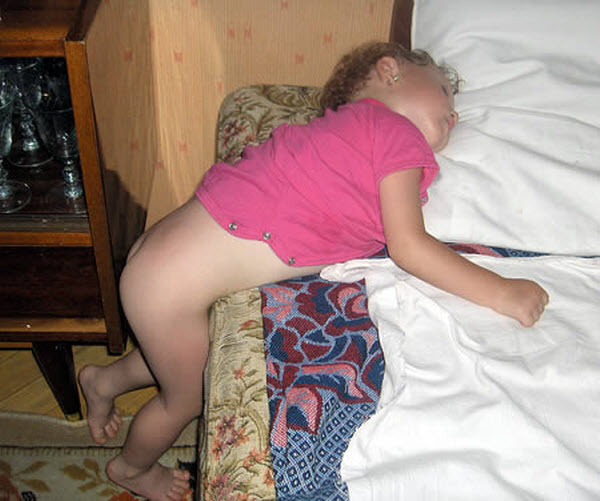 sleeping-babies-funny-pictures-09