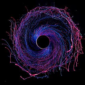 black-hole-paint-in-motion-by-fabian-oefner-04