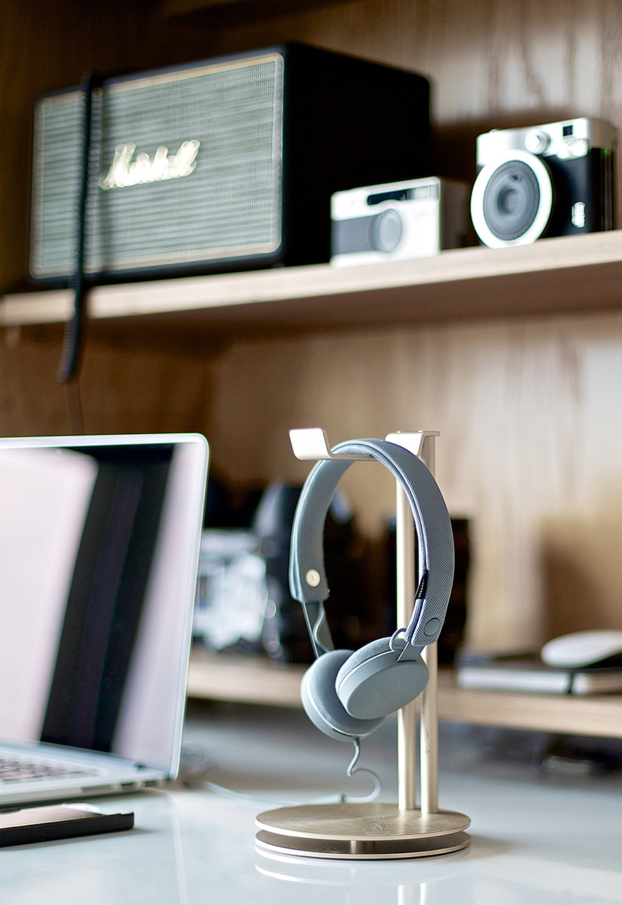 exclusive-stylish-headphone-hanger-05