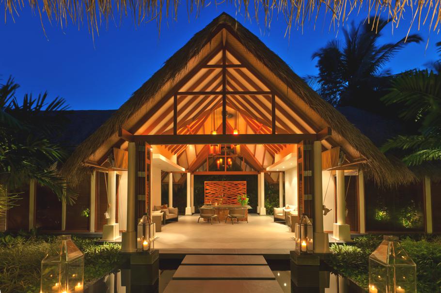 maldives-living-at-baros-residence