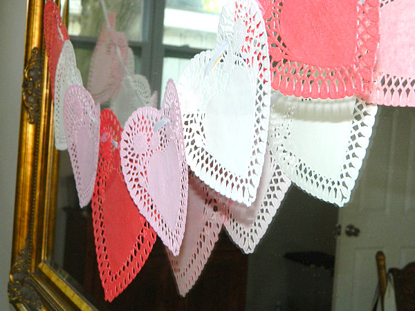 valentines-day-doily-decorations