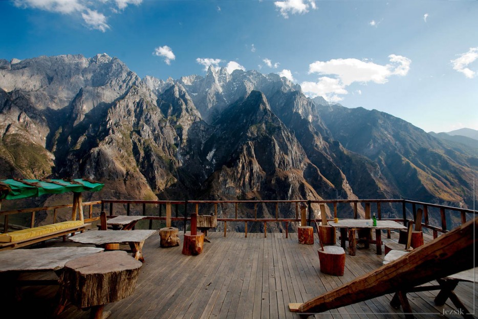 Дизайн интерьера бара Tiger Leaping Gorge Bar