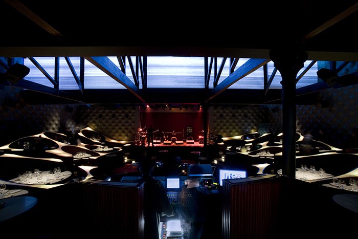 Дизайн интерьера бара Blue Frog Lounge