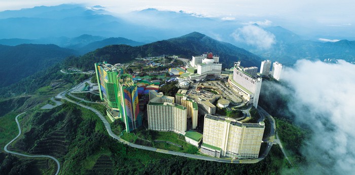 Интерьер радужного отеля First World Hotel в Малайзии