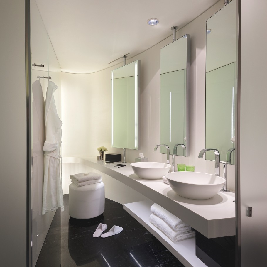 Londons fashionable Hotel me