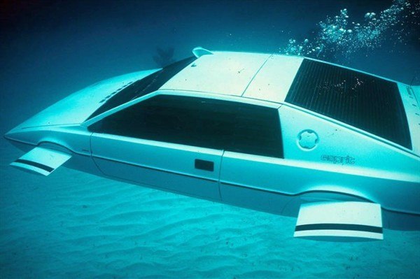 Знаменитый подводный автомобиль Джеймса Бонда