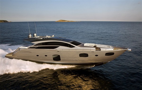 Pershing 82