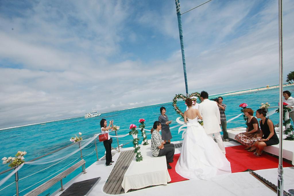 relaxing-honeymoon-aboard