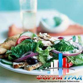 Греческий салат с курочкой в духовке