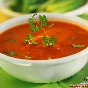 Tomatnyi sup v microvolnovke