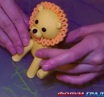 лев из мастики