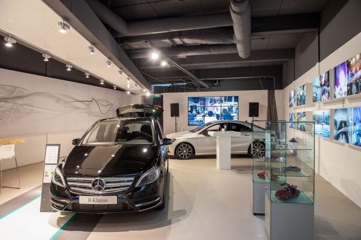 mercedes-benz-pop-up-store-by-buro-loods-the-hague-netherlands-026