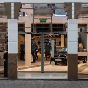 mercedes-benz-pop-up-store-by-buro-loods-the-hague-netherlands-031
