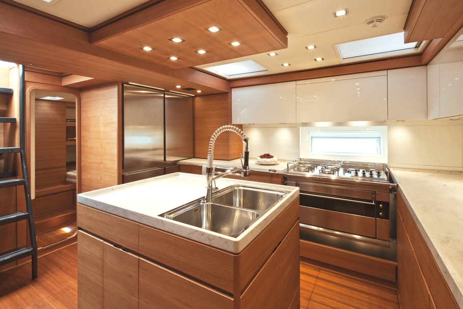 luxury-yacht-thalima