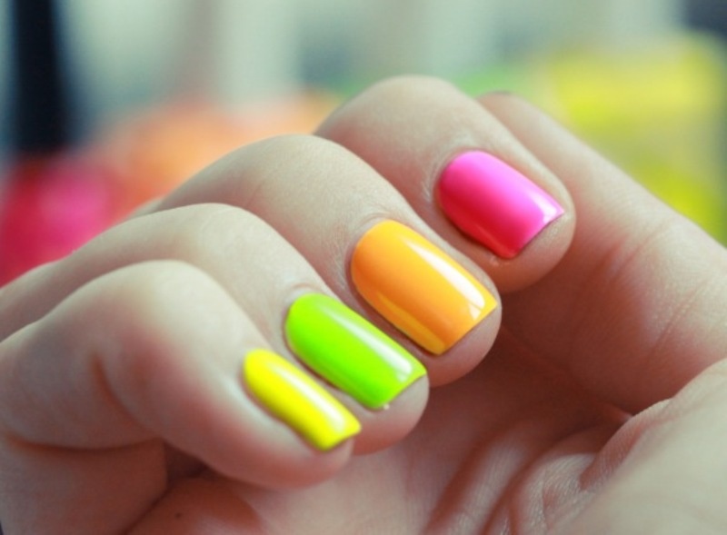 ways-to-rock-neon-nails-08