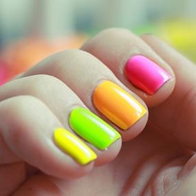 ways-to-rock-neon-nails-08
