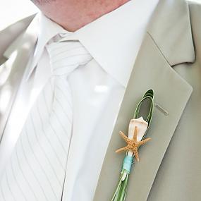 unique-boutonnieres-ideas-for-perfect-and-special-grooms-15