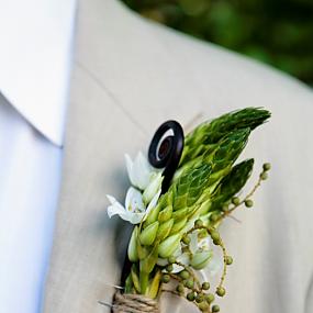 unique-boutonnieres-ideas-for-perfect-and-special-grooms-17