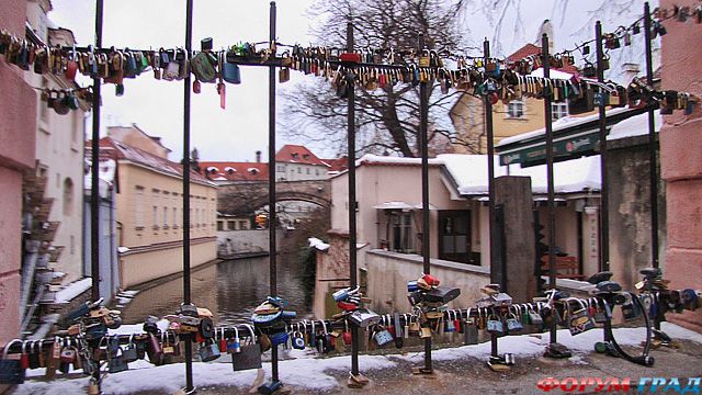 Мост влюбленных в Праге 1