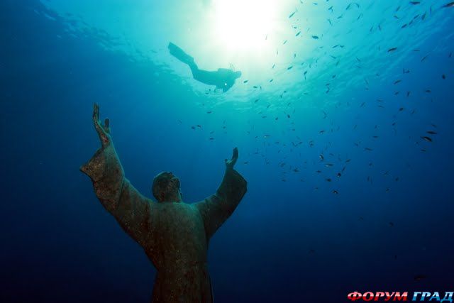 Подводная Статуя Иисуса Христа6