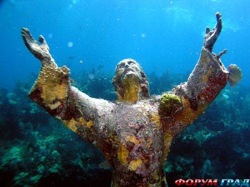 Подводная Статуя Иисуса Христа4