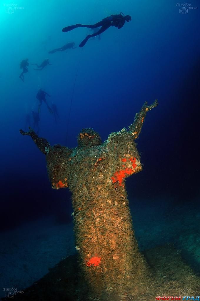 Подводная Статуя Иисуса Христа1