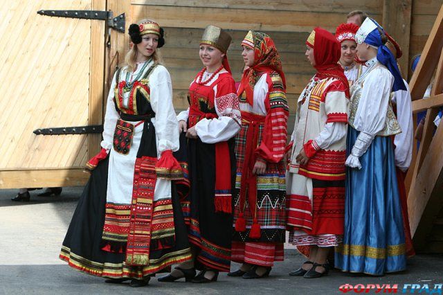 Русский народный танцевальный костюм 3