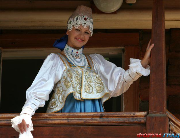 Русский народный танцевальный костюм 3