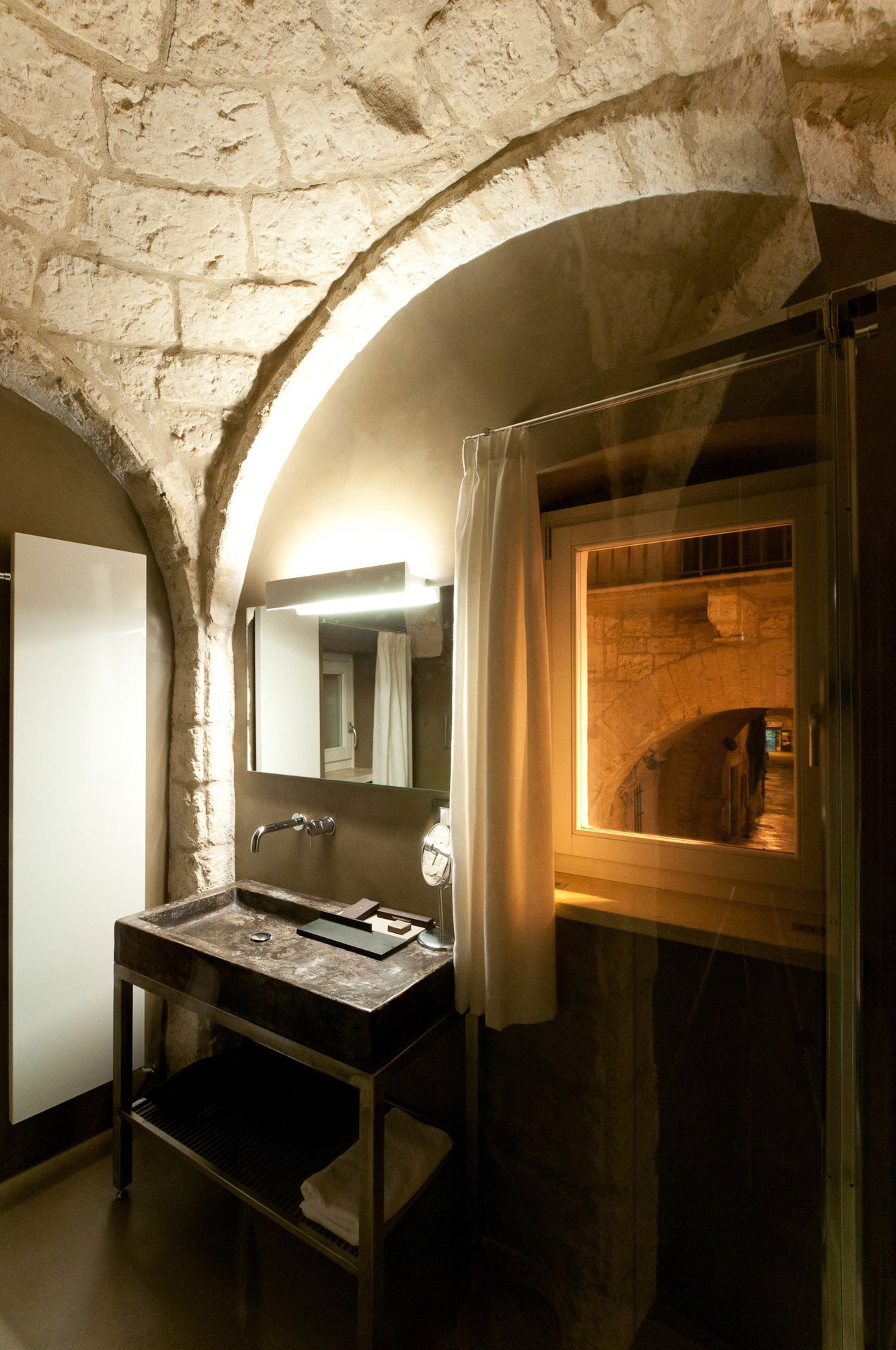 Отель в старинном здании - Palazzo Caló, Бари, Италия