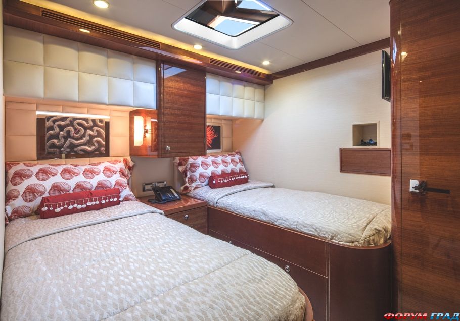 luxury-yacht-bravo-88-13