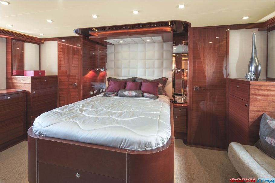 luxury-yacht-bravo-88-13