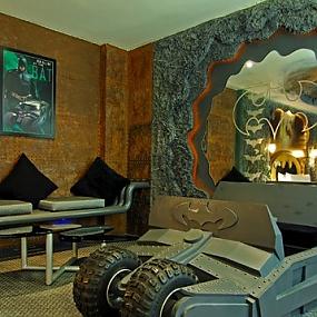 batman-inspired-motel-room-4