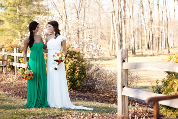 Зеленый и оранжевый цвет в свадебном оформлении