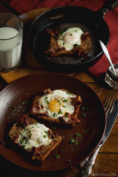 fried-eggs-in-a-basket-2