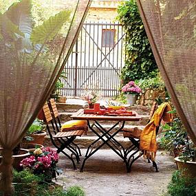 ideas-of-fabric-decor-in-garden-26