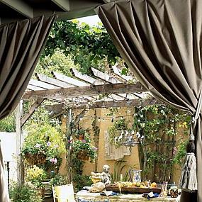 ideas-of-fabric-decor-in-garden-28