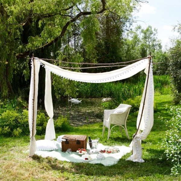 ideas-of-fabric-decor-in-garden-37