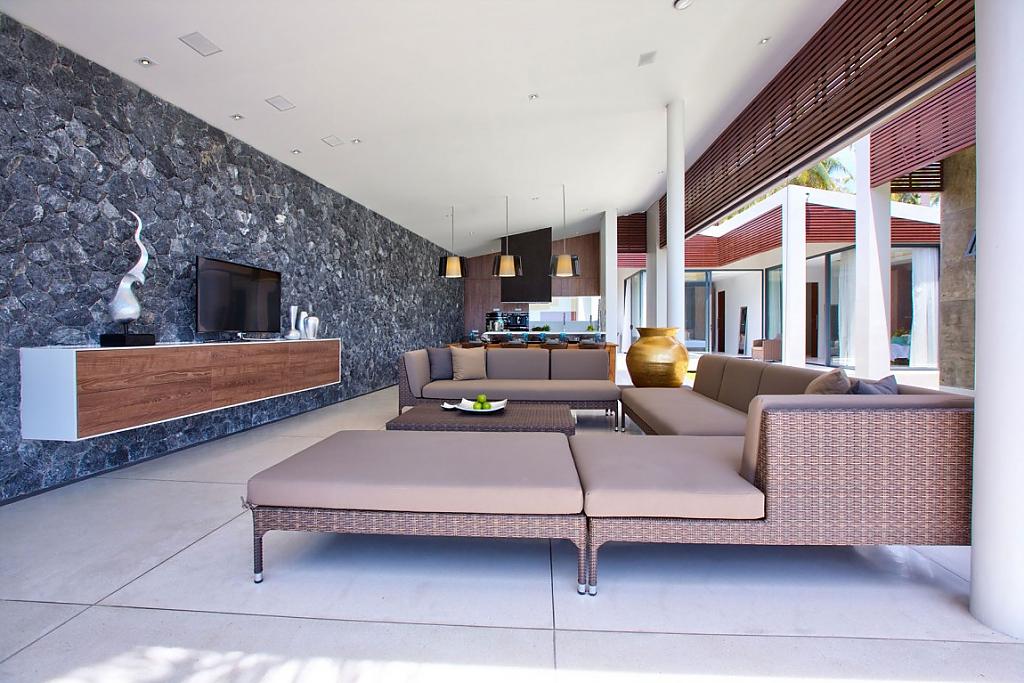 Гостиная в отеле Mandalay Beach Villas