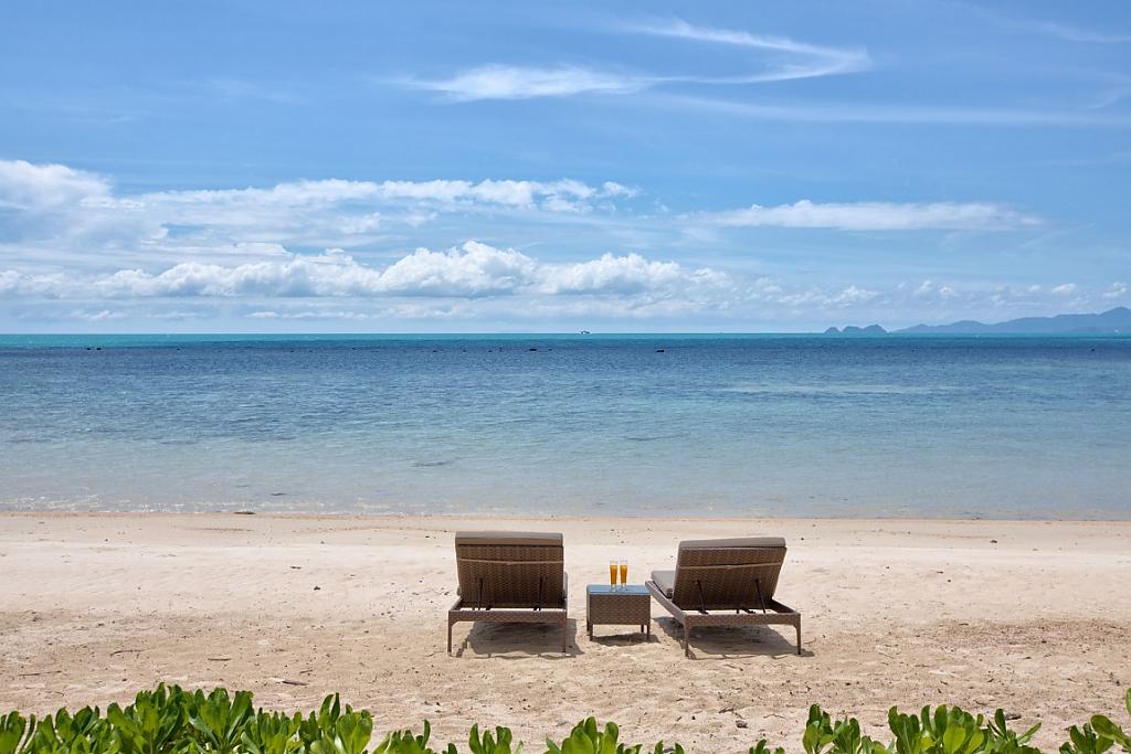 Пляж возле отеля Mandalay Beach Villas
