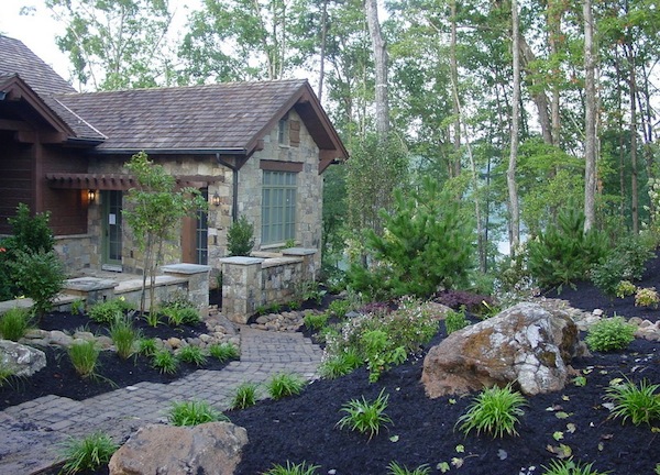 outdoor-home-mulch-3