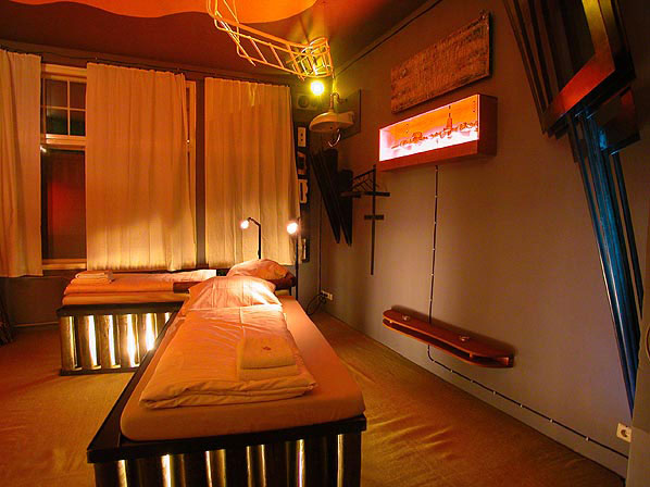 Отель Propeller Island City Lodge