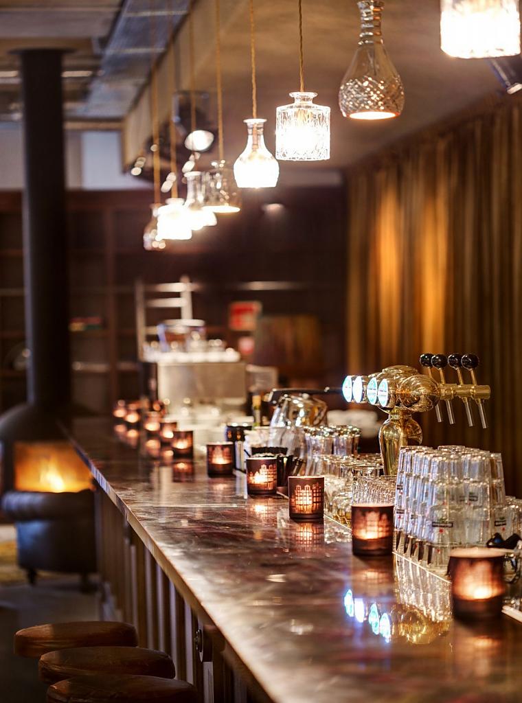Бар ресторана в Hotel V Nesplein