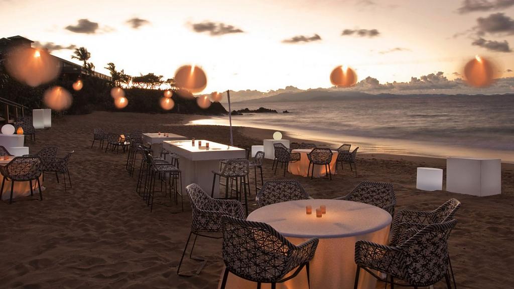 Кафе на пляже при отеле W Retreat & Spa в Пуэрто-Рико