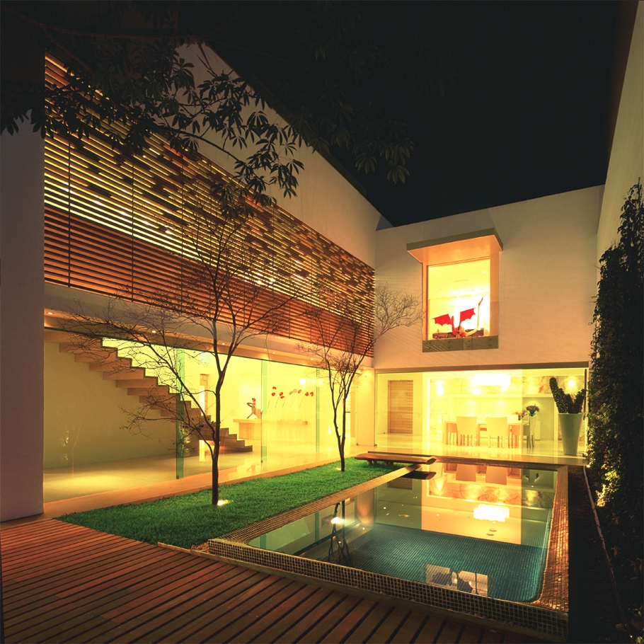Просторный и роскошный дом от Agraz Architects